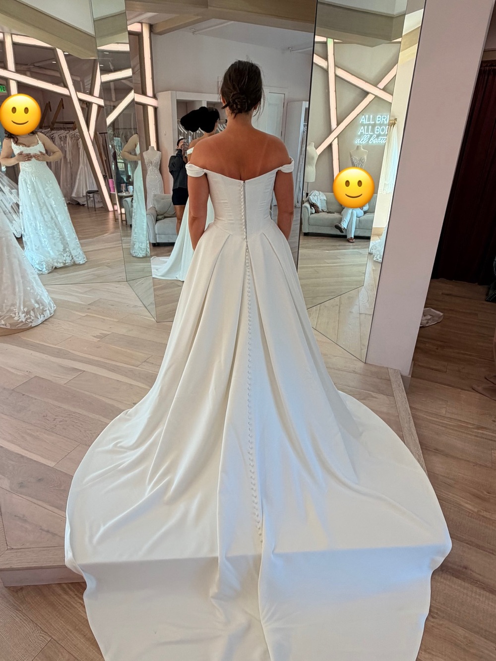 One of a kind unworn bridal gown - Picture 3 of 4
